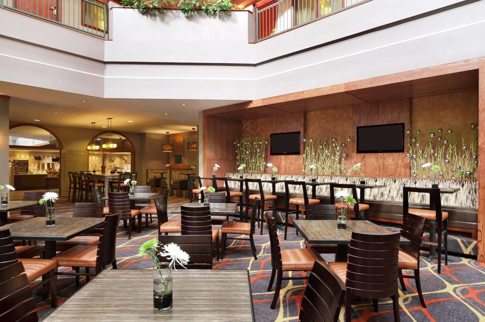 Embassy Suites By Hilton Dallas Near The Galleria Esterno foto