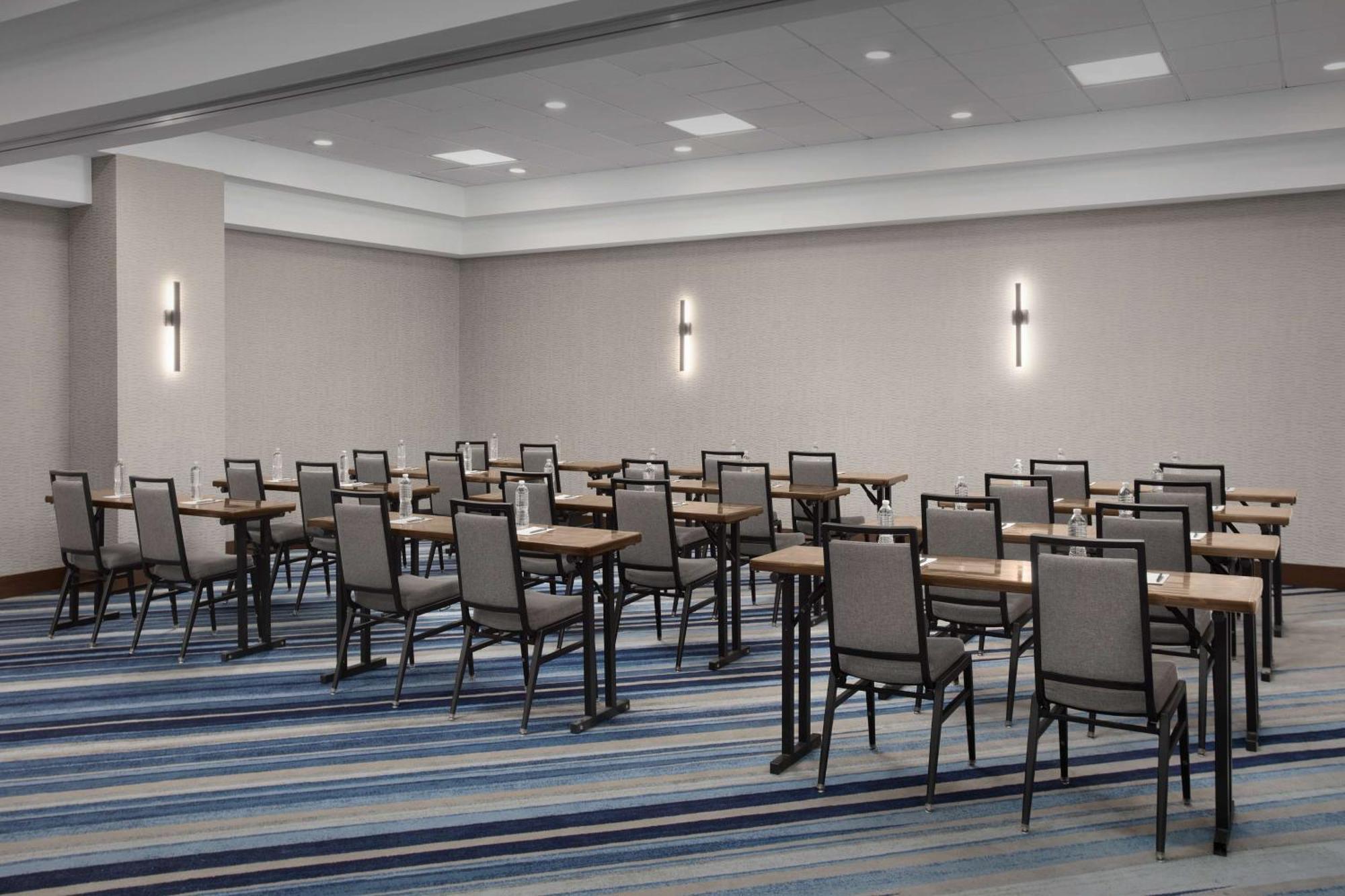 Embassy Suites By Hilton Dallas Near The Galleria Esterno foto