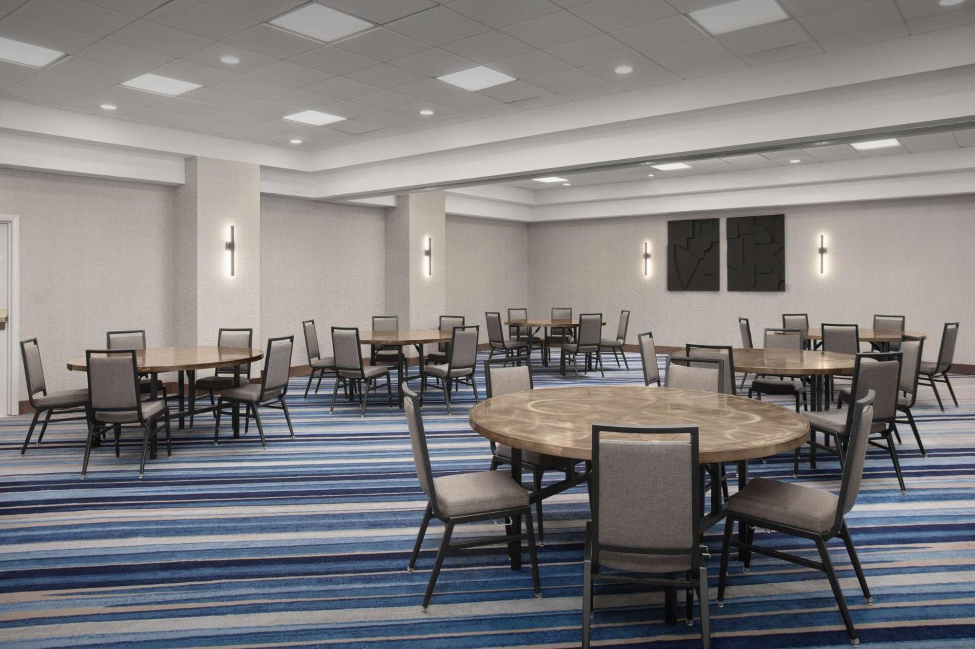 Embassy Suites By Hilton Dallas Near The Galleria Esterno foto